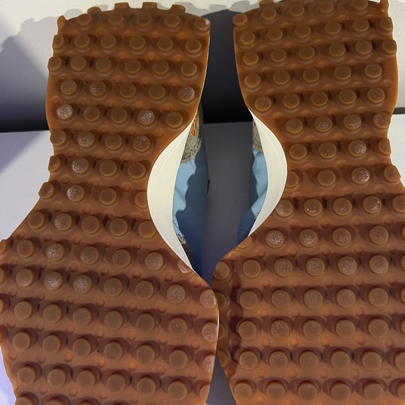 Stylish 327’s - Picture 4 of 5